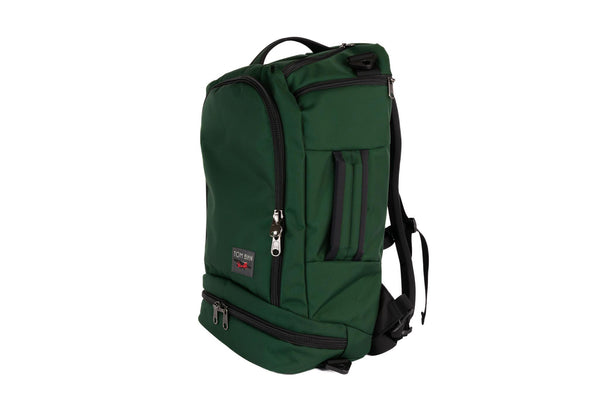 A Techonaut 30 with a Wilderness (dark green) exterior.